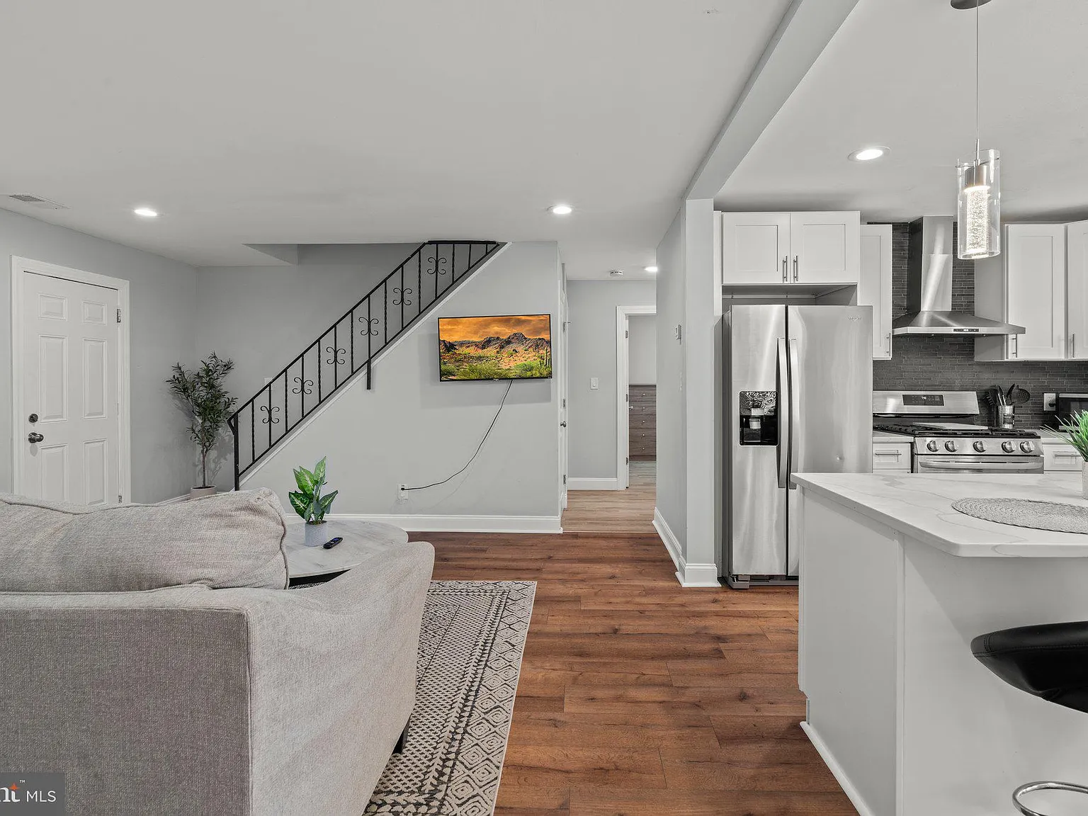 5 bed, 1624 sqft, $4,450 — Photo 3