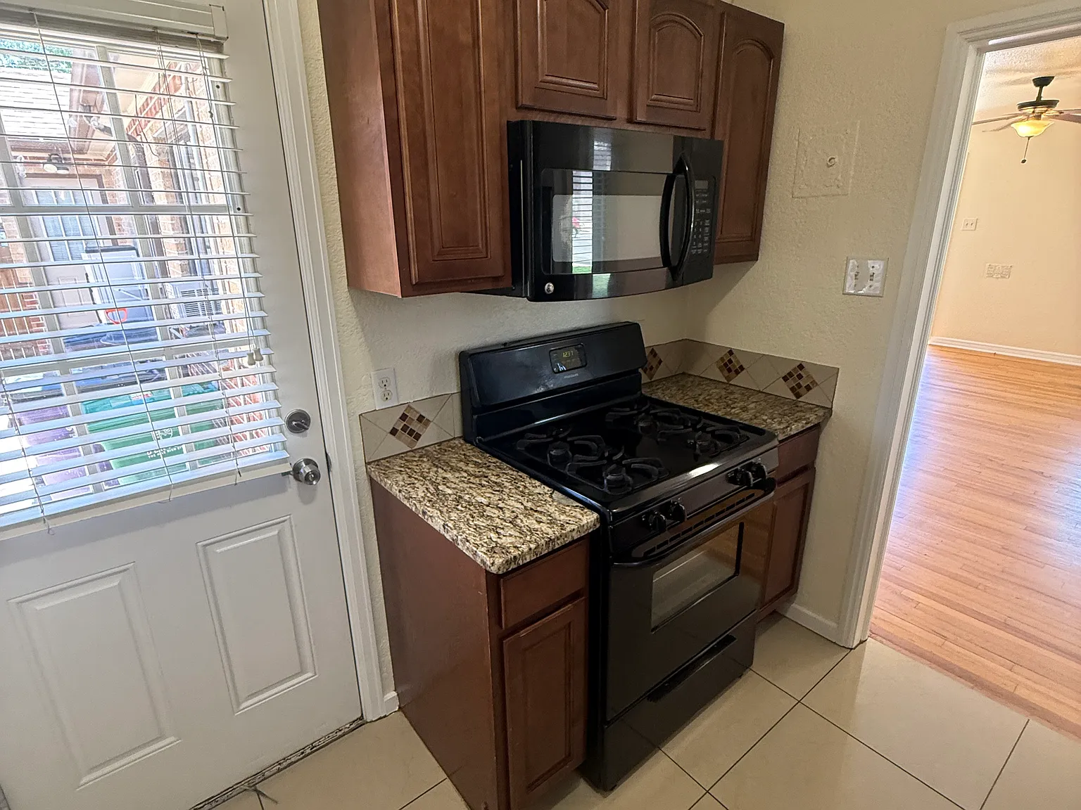1 bed, 600 sqft, $1,325 — Photo 2