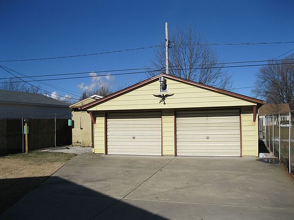 2 car+ detached garage