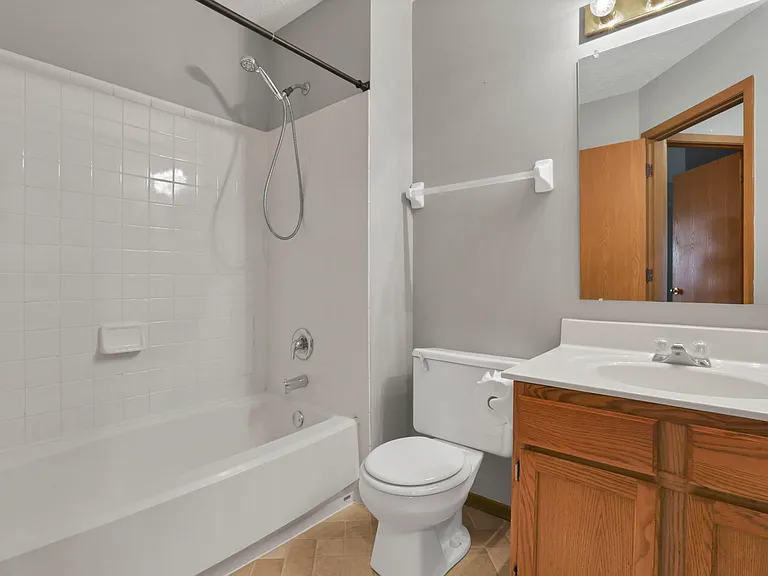 933 Briaro St — Photo 31