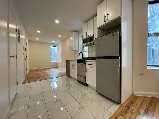 Rented by HOLTON REAL ESTATE INC. | media 15