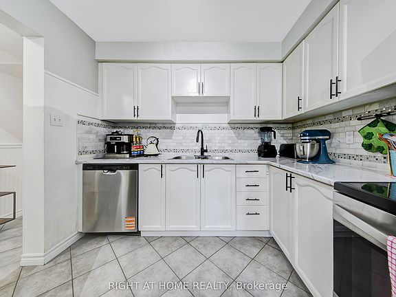 3rd image of 11 Potter Cres