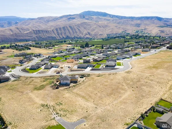 872 Autumn Crest Dr, Wenatchee, WA 98801