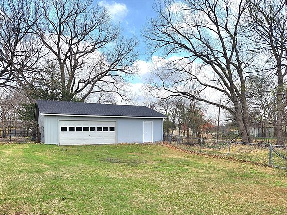 3rd image of 204 Ranch House Rd