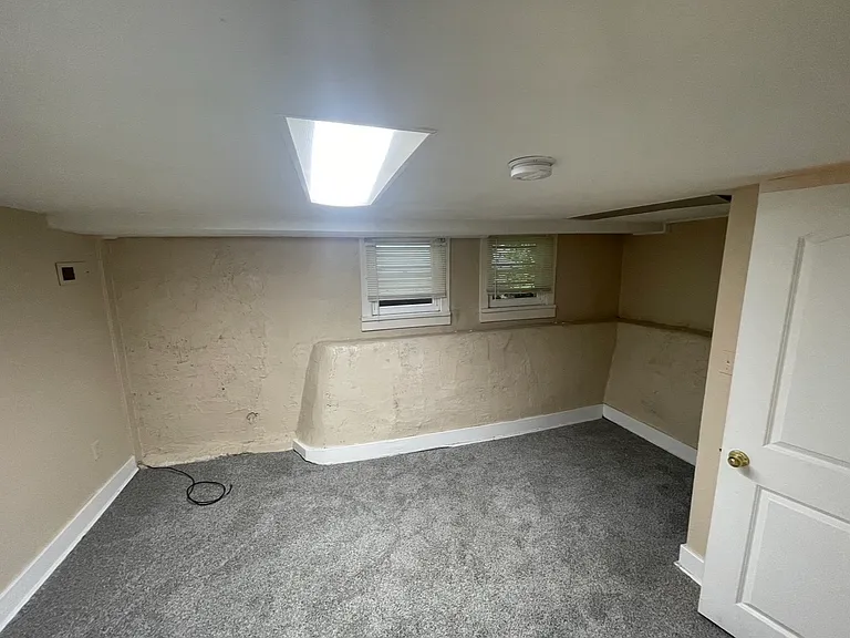 2415 Duncan St — Photo 11