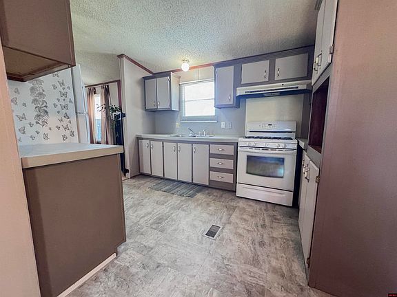 3rd image of 1326 E 9th St