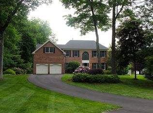 39 Winthrop Dr, Franklin, MA 02038