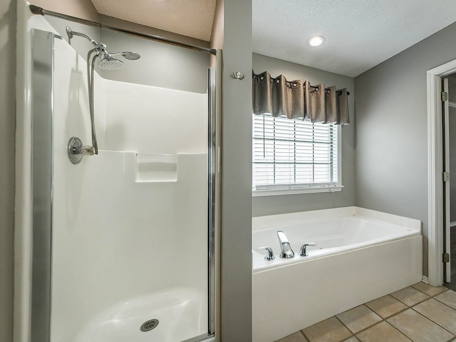 216 Chantilly Circle - 1 — Photo 4