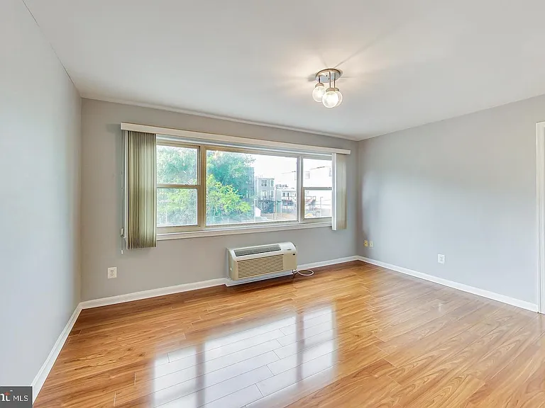 604 Longfellow St NW #303 — Photo 4