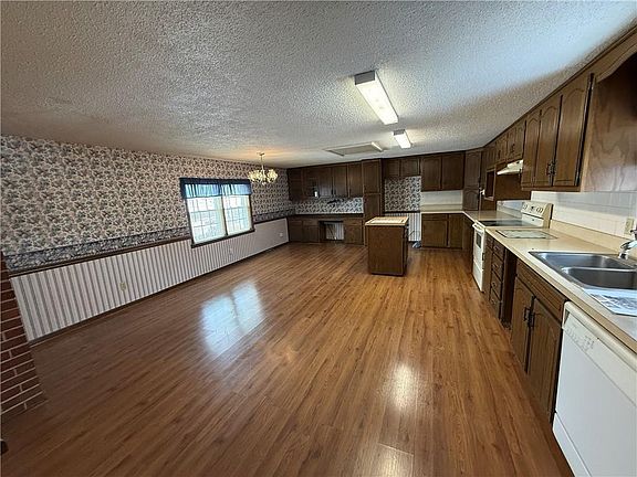 5th image of 404 N 14th St