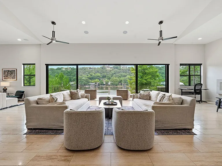3605 Robbins Rd — Photo 3
