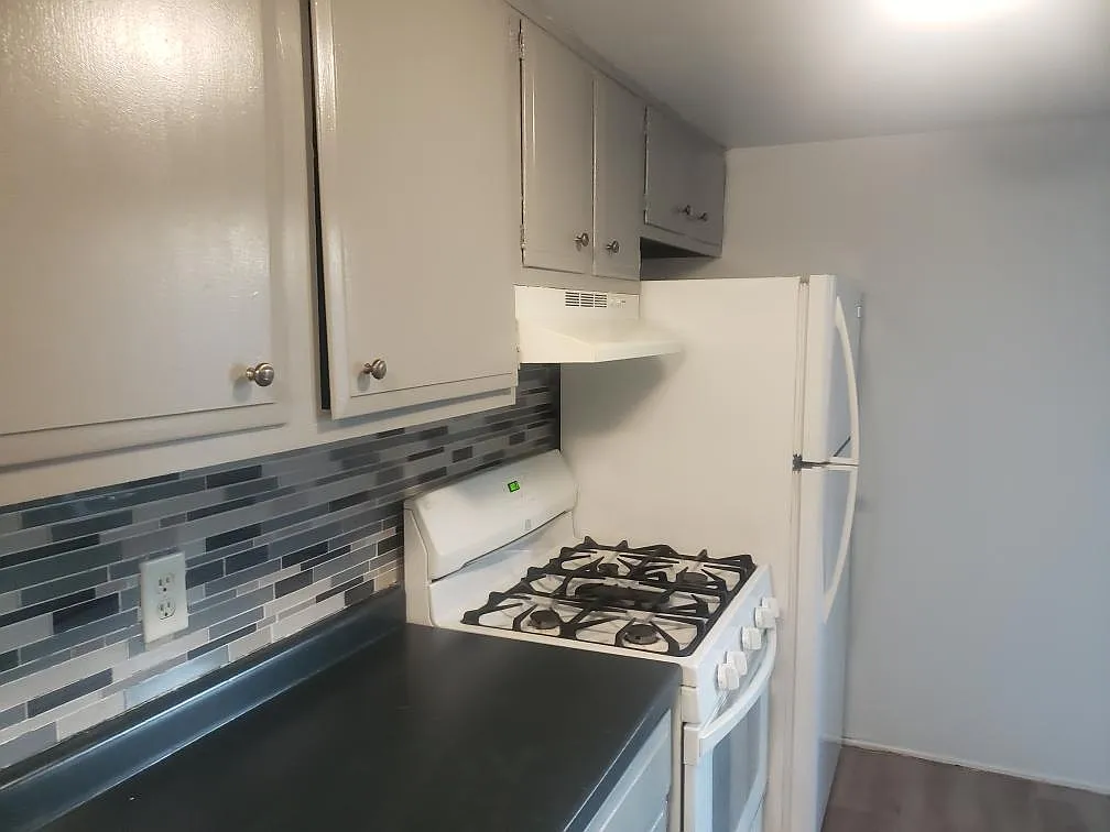 816 West 59th Place — Photo 3