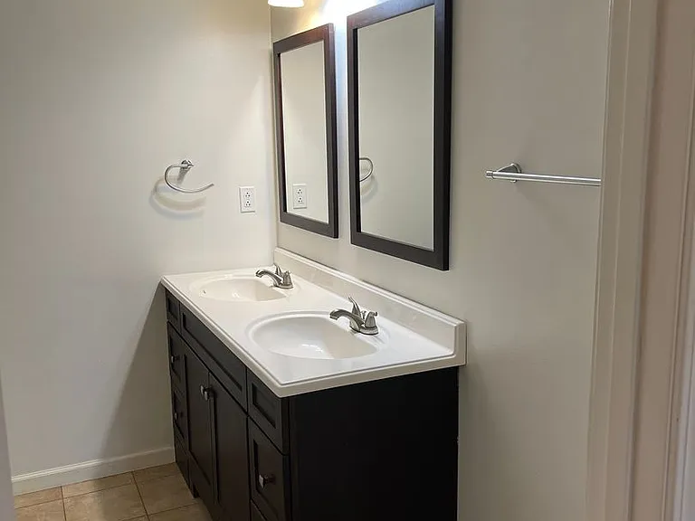 1123 Stonecrest Dr — Photo 36