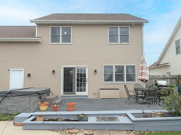 5th image of 3115 Wild Cherry Rdg W