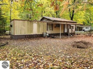 1043 Barcelona Dr, Weidman, MI