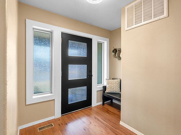5th image of 1025 Sandra Ln