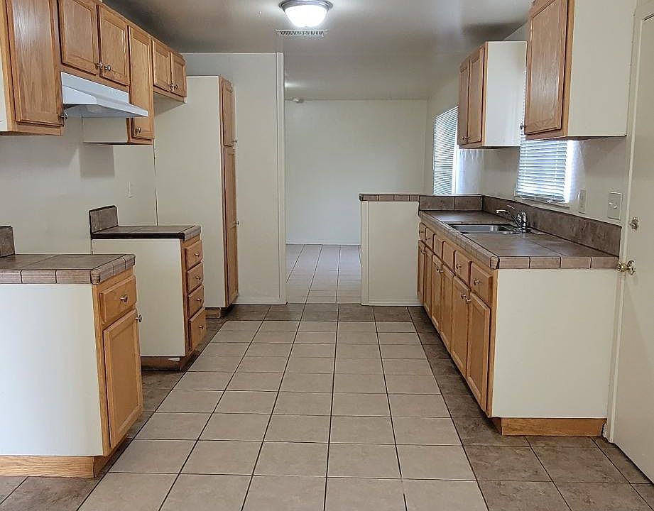 1st image of 2433 E 115th St