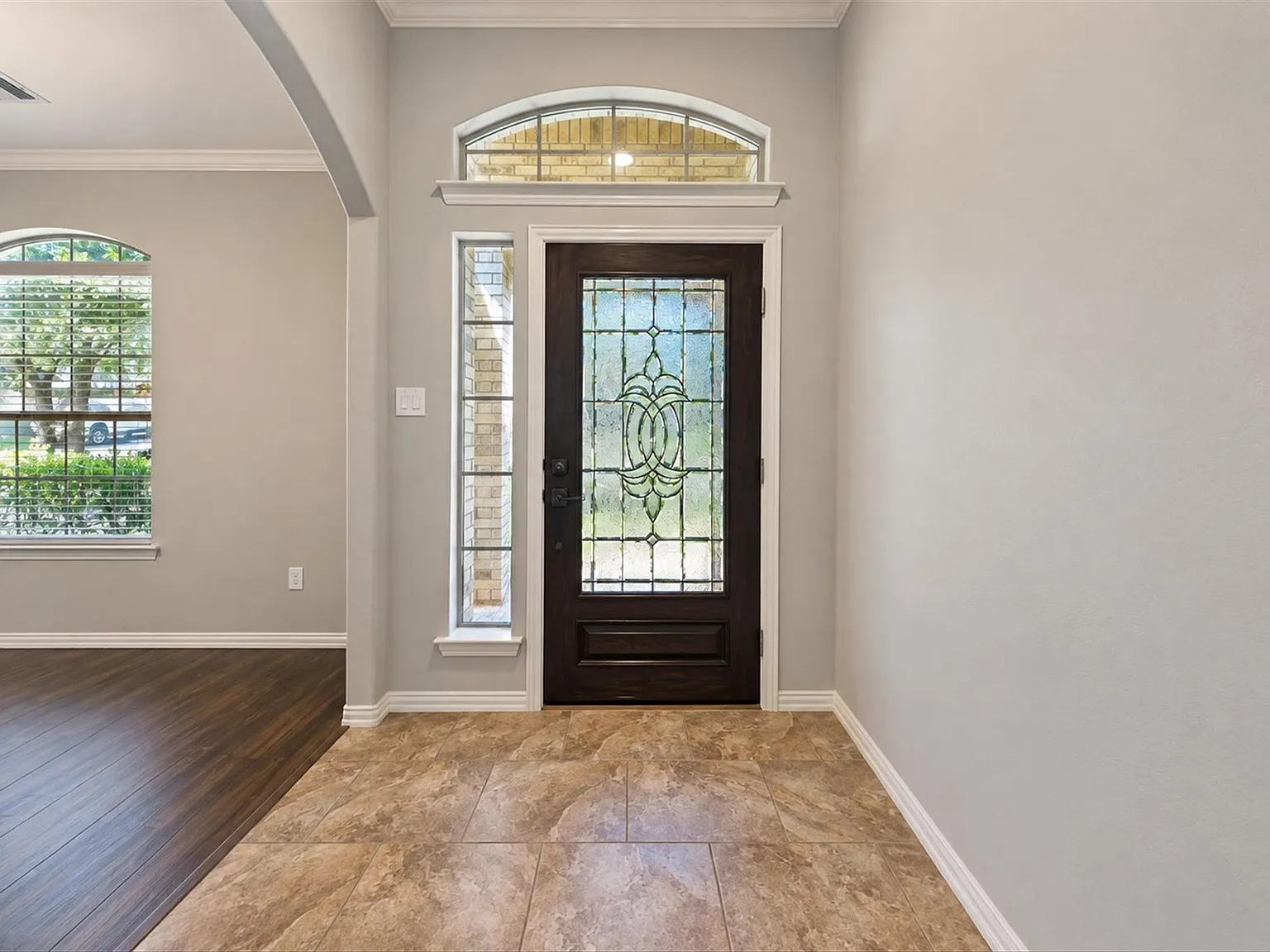 4 bed, 2.5 bath, 1959 sqft, $2,500 — Photo 4
