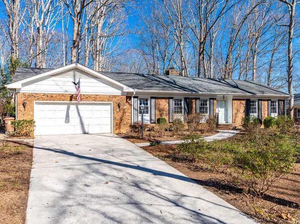 403 Woodland Ct, Cary, NC 27511