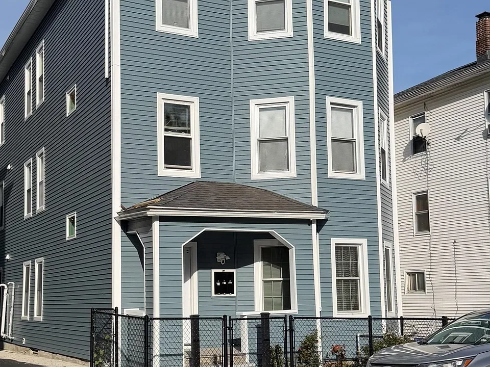 42 Perry Ave #2