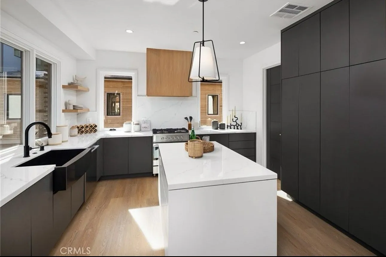 1127 Golden West Ave — Photo 4
