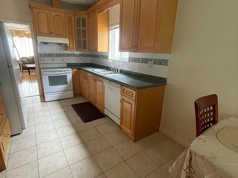 1077 E 62nd Ave — Photo 6