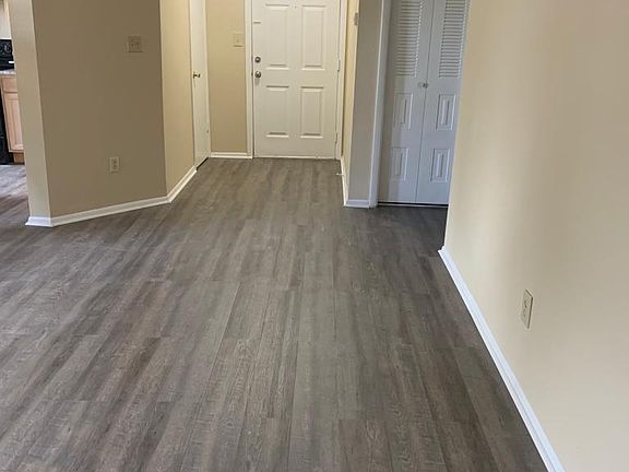 5th image of 246 Afton Sq Unit 208