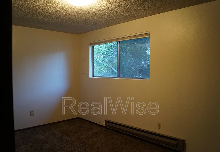 1007 NW C St #B — Photo 15