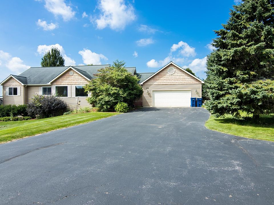 1st image of 859 Shamrock Ln