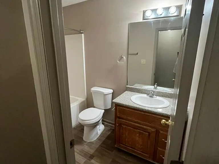5003 Chancellor Sq NW — Photo 8