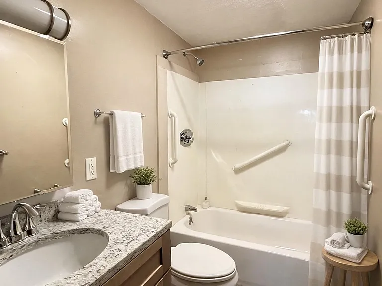 49 Spencer Rd #16H — Photo 8