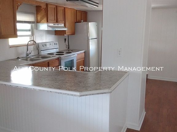 5th image of 516 Lazy Lake Dr W