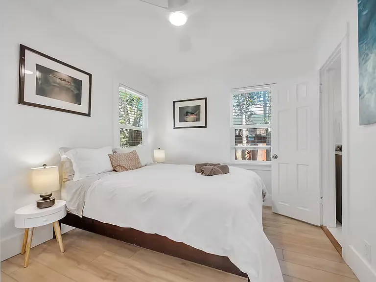 656 Broadway St — Photo 13
