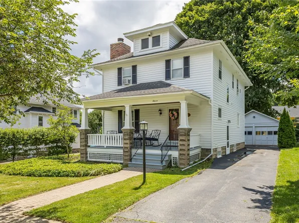 11 Maple St, Pittsford, NY 14534