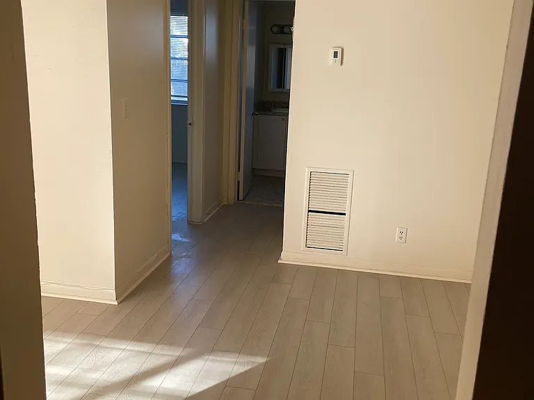 Jade-Lynn Apartments — Photo 15