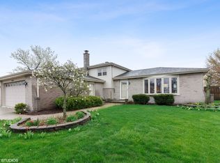 8025 Nottingham Rd, Tinley Park, IL 60477