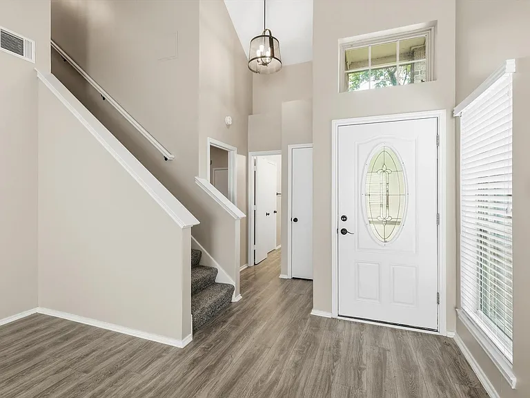 2917 Roxboro Rd — Photo 3