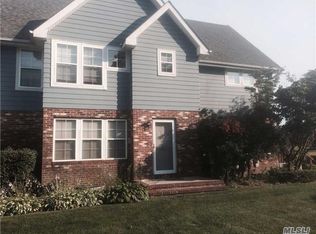 38 Broadlawn Dr, Central Islip, NY 11722