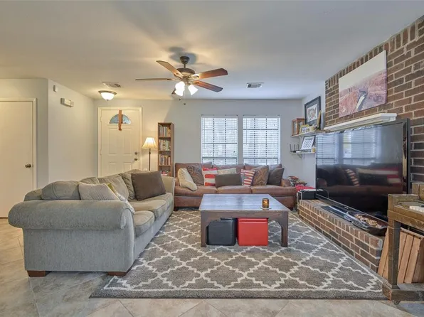 95 Trummel Ct, Spring, TX 77381