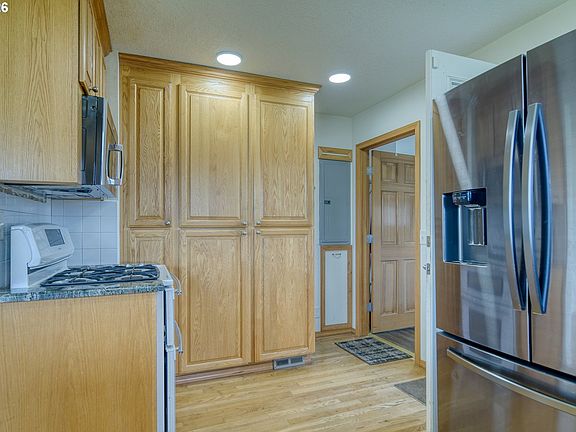 5th image of 34140 SE Elm St