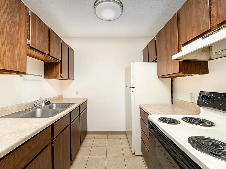 Julia Manor Apartments — Photo 2