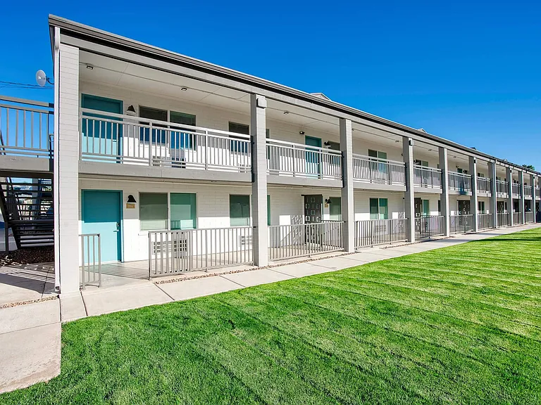 Presidio Palms Apartments — Photo 22