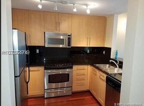1st image of 511 SE 5th Ave APT 2015