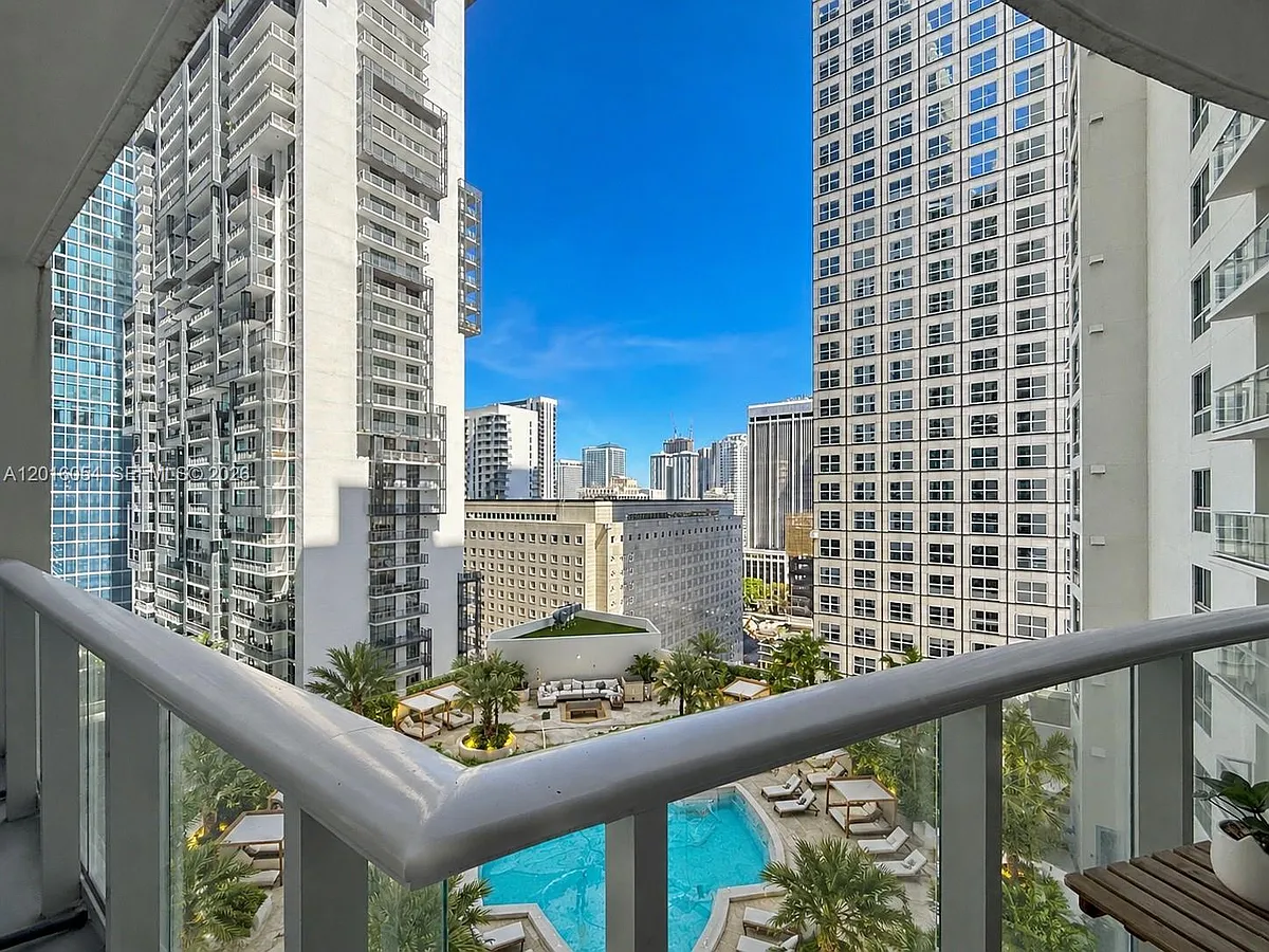 Building Photo - 300 S Biscayne Blvd #T-1705