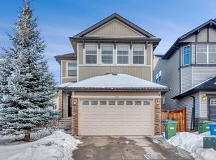175 E Everbrook Dr SW, Calgary, AB T2Y0E8