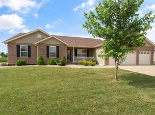 4820 Oak Falls Dr, Waterloo, IL 62298