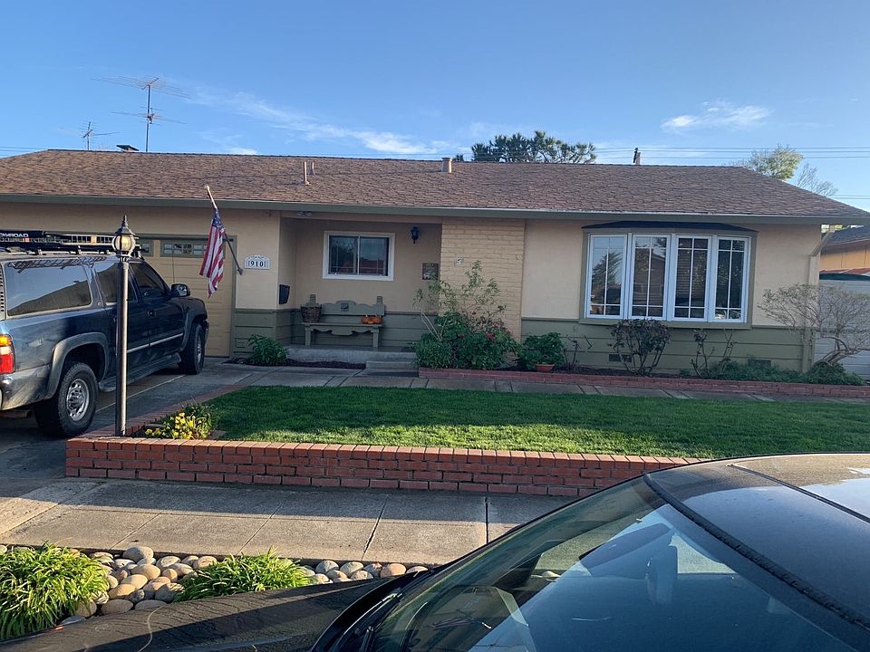 1st image of 910 Iris Ave