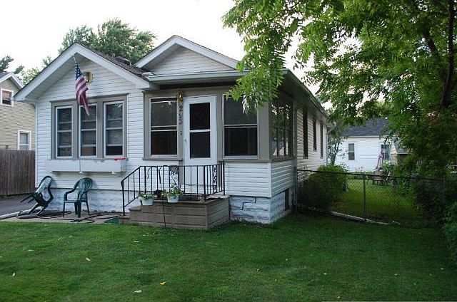 1st image of 293 Sidney St W