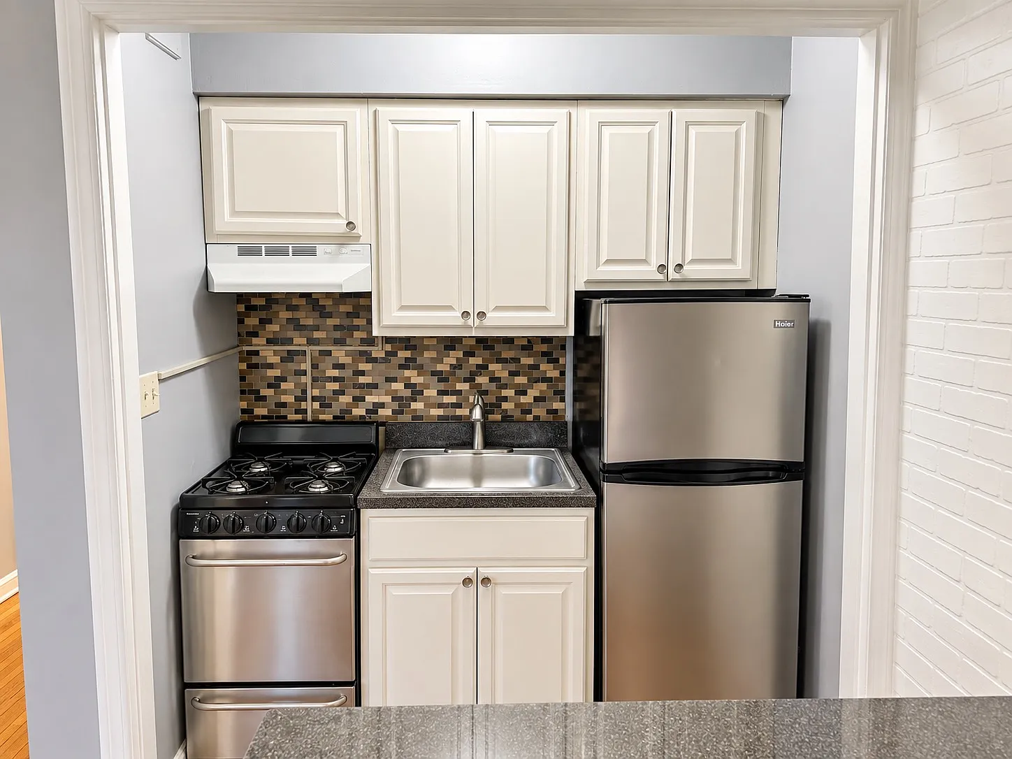 1 bed, 575 sqft, $1,900 — Photo 4