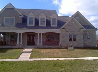 3 Baker Ln, Naperville, IL 60565